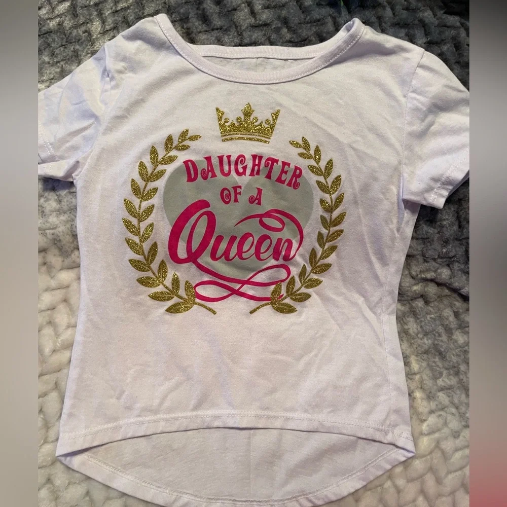 👑 Toddler Girls 4T 2 piece. Peach Pants and Top. Has Sparkle fit for a Queen EUC